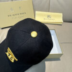 Comes with a box bag, Burberry's new original baseball cap, 1:1 custom mold, and a brand new three-dimensional warhorse embroidery, exquisite and flawless! Original canvas fabric+top layer cowhide, meticulous workmanship, original factory quality, exclusive physical photography. Black and white two-color shipping. - Image 6