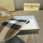 Comes with a box bag, Burberry's new original baseball cap, 1:1 custom mold, iconic warhorse embroidery, exquisite and flawless! Original twill cotton fabric+top layer cowhide, meticulous workmanship, original factory quality, exclusive physical shooting. - Image 7