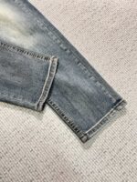 【Armani Jeans | Classic Denim, Embossed with Luxury DNA】 When streetwear meets haute couture, a pair of jeans can become a badge of status.
Deconstructing the language of denim with centuries-old craftsmanship, we infuse every inch of fabric with a modern attitude and luxurious details, making everyday wear a silent declaration of taste.
✨ A pair of jeans is an attitude, and even more so, a legacy.
It's not just a wardrobe essential, but also an interpretation of the brand's spirit—
"From suitcases to jeans, we have always defined the boundaries of luxury with the ultimate craftsmanship."
Sizes: 28-42 - Image 7