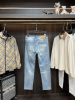 【Armani Jeans | Classic Denim, Embossed with Luxury DNA】 When streetwear meets haute couture, a pair of jeans can become a badge of status.
Deconstructing the language of denim with centuries-old craftsmanship, we infuse every inch of fabric with a modern attitude and luxurious details, making everyday wear a silent declaration of taste.
✨ A pair of jeans is an attitude, and even more so, a legacy.
It's not just a wardrobe essential, but also an interpretation of the brand's spirit—
"From suitcases to jeans, we have always defined the boundaries of luxury with the ultimate craftsmanship."
Sizes: 28-42 - Image 4