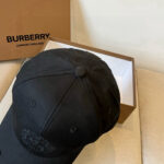 Burberry's new early spring baseball cap, simple yet fashionable, suitable for both men and women! High quality products, enjoy a sense of premium quality! - Image 3