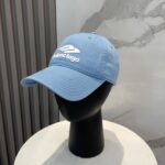 Balenciaga Balenciaga baseball cap. My family has already mastered Balenciaga's craftsmanship, which is sure to be a hit. Balenciaga's new washed cotton baseball cap is a must-haveHeavy industry craftsmanship, double B letter logo, innovative and fashionable trendy styleExclusive physical shooting for both men and women, adjustable for both genders
