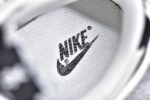 ▪️细节鉴定
NK SB Dunk Low 暴力熊系列-绑带米黄黑勾 低帮休闲板鞋 - Image 6
