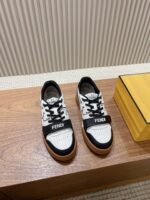 男码加10  Fendi芬迪板鞋首款大头运动鞋~~fendi match篮球运动鞋，最新元素注入加FF复古的设计，超经典百搭系列……
鞋面采用牛皮和牛猄拼接组合，侧面凸起的双F logo，内里采用毛巾布里，TPU发泡组合双色大底不一般的舒适！情侣款35-44 - Image 3