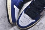 ▪🐼权威实拍💯#SI36860
新货🚀#Air Jordan AJ1 Retro High 高帮 皇家蓝白 DZ5485-100 外贸特供批次 终端控货优势输出 新配色不断更新开发 市场中端王者 全套原纸板楦头开发 确保原汁原味 完美呈现一代版型 一比一鞋头弧度高度鞋身弧度 此版本只针对中端市场 细节品控鞋型随意秒杀市面同价位 鞋型完美 不臃肿别扭 头层皮料加持 用料绝不含糊 进口玻璃冲刀皮料裁剪零毛边 电脑针车工艺 超高鞋面清洁度 最高QC检验标准 控制溢胶瑕疵 原盒原配 飞翼3D高频深度立体 工艺方面大到整体鞋型 漏斗收腰 底线拉帮 LOGO立体程度 小到针眼排布 载片对称 冲孔效果 鞋标规范 鞋垫背胶等等 无一不是口碑收割 每双都是一个回头客 SIZE：36 36.5 37.5 38 38.5 39 40 40.5 41 42 42.5 43 44 44.5 45 46 47.5 - Image 8