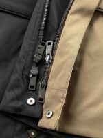 🆕- This collared cotton jacket takes business and casual wear to a new levelDo you want a jacket that can handle various occasions with ease? This lapel jacket perfectly balances the needs of business and leisure with a sharp cut and exquisite details. The 100% polyester twill fabric gives this jacket just the right amount of elasticity and stiffness, without being as restrained as traditional suit jackets, while maintaining a sleek silhouette. The 60g insulation cotton filled inside provides enough warmth even in late autumn and early winter weather, without appearing bulky at all.The most attractive feature of this jacket is its seemingly low-key yet intricate detail design. The classic lapel design continues the usual elegant genes, while the hidden size 5 metal zipper paired with a double four fold placket ensures both convenience in wearing and maintains a simple and smooth appearance. The electroplated gun colored zipper head seamlessly blends with the overall color tone, making it almost imperceptible from a distance. This attention to detail is the essence of luxury brands.The functionality is equally surprising. The dual pocket design on the front side - a combination of vertical digging and lateral opening pockets, meets the storage needs of different items. The widened edge of the bag cover is embedded with environmentally friendly microfiber leather of the same color scheme, which not only enhances durability but also inadvertently exudes a sense of luxury. The leather inlay at the bottom of the placket echoes the bag cover, showcasing the designer's insistence on overall aesthetics.The slightly wide silhouette is very friendly to all body types, and there is no sense of restraint during activities. The two-piece back design not only allows for more freedom of movement, but also cleverly incorporates the 232 highway emblem, becoming the most unique identity symbol of the entire jacket. The solid color lining inside is skin friendly and comfortable, making it particularly smooth to put on and take off.Brown tones are warm and elegant, suitable for creating intellectual images; Classic black is timeless and a safe choice for business occasions. Both colors are versatile enough to easily handle anything from formal meetings to weekend dates. The most important thing is that this jacket requires almost no special care, and the properties of the polyester fiber fabric keep it stiff and stylish at all times.This work interprets the essence of modern business casual wear - maintaining a professional image while also considering daily comfort. The hidden zippers, inlaid leather details, and unique back design silently enhance the wearing experience. It is not the kind of item that highlights its value through a striking logo, but rather impresses those who truly understand the industry with its practicality and exquisite craftsmanship.Color: Brown, Black174-140 upper body size LSize: M-XXXL (48-56)Style number: FXHM8601Size M Chest circumference 116 Shoulder width 48.4 Sleeve length 60 Clothing length 66Size L Chest circumference 120 Shoulder width 49.6 Sleeve length 61.5 Clothing length 67.5XL Chest Size 124 Shoulder Width 50.8 Sleeve Length 63 Clothing Length 69XXL chest circumference 128 shoulder width 52 sleeve length 63.5 clothing length 70XXXL bust circumference 132 shoulder width 53.2 sleeve length 64 garment length 71 - Image 8