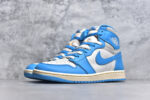 ▪🐼权威实拍💯#AD52310
新货🚀#Air Jordan 1 High OG "UNC Reimagined" AJ1 乔1做旧北卡蓝复刻 爆裂纹高帮篮球鞋 DZ5485-402

全新批次 原厂皮料 正确爆裂纹
清洁度超高，所有细节经得起推敲，外贸零售首选版本 高价零售推荐版本💪🏻 
原楦原纸板开发 极致一眼正品既视感 原厂皮料 原厂拉帮工艺 全部采用原厂电脑车 针距 边距完全同步原鞋 原厂特供皮料承诺百分百一致原鞋 鞋面清洁度最高QC检验标准 控制溢胶 飞翼3D高频深度立体 全市场仅此一家  鞋盒、防尘纸  均采购来自原厂 
尺码：36 36.5 37.5 38 38.5 39 40 40.5 41 42 42.5 43 44 44.5 45 46 47.5 - Image 2