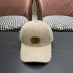 Gucci baseball cap ♥️ GUCCI 🧢 New autumn and winter plush baseball cap, 🔥🎩  The craftsmanship is very exquisite and convenient to carry! Run volume!