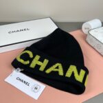 💰Chanel官网品质香奈儿秋冬网红时尚博主推荐款针织帽，藏着不动声色的高级感，每一处线条都透着利落大方，简约而不简单，大方且不失格调，处处细节都彰显着高端品味，时尚感在克制中愈发耐人寻味。 - Image 2