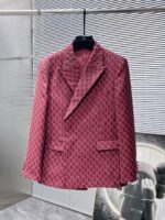 GUCCI 2025ss Spring and Autumn new suit, high-end version! Customized fabrics for counters have high breathability and comfort, impeccable details, and brand element design concepts, reflecting high quality. Delicate and soft to the touch! Presenting casual tailoring, the upper body design is superb! Size range: 48-58