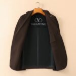 VLTN Valentino's new men's wool suit jacket for autumn and winter 2025 is made to high standards with top-notch ready to wear clothing. It is custom-made in Italy with wool fabric, which has a delicate and soft feel. The upper body is firm and stylish, with a natural and comfortable texture. The continuity of the fabric is excellent, and the upper body effect is superb, suitable for any body shape. The overall brand is decorated with Thousand Bird Grid craftsmanship, exuding a strong sense of luxury. The design of two buttons, atmospheric and perfect ready to wear cut, stands out in terms of styling effect, and is a must-have for urban early autumn casual matching. Size: M-4XL slim fit 178 135 L slim fit maximum weight 190 pounds - Image 3