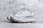 纯原HOKA ONE ONE 全新配色这个品牌来自于新西兰的毛利语，HOKA表示大地，ONE ONE表示飞越，连起来就是飞越地平线，ONE ONE不是读作“万万”，正确读法是“欧尼欧尼”。 HOKA在超厚中底方面的积累，让它跑在了其他厂商的前面，推出的跑鞋以缓震和轻量的优势，得到,众多跑者的青睐
尺码 ：36 36.5 37 38 38.5 39 40 40.5 41 42 42.5 43 44 44.5 45 - Image 2