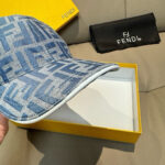 New shipment!Comes with box bag, Fendi's new original baseball cap, double F-jacquard, a perennial hot selling item at the counter, with excellent reputation. Customized 1:1 mold, original jacquard sail fabric+top layer cowhide, lightweight and breathable! Excellent quality, basic head circumference of 56, adjustable patch. - Image 6