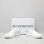 🌟  《顶级品质》
GⅣENCHY纪梵希魔术贴经典款 
专柜官网同步 市面最高版本 原版一比一复刻 四季潮鞋！纪凡希鞋子做工讲究 每一条走线都是按照原版样式 基本做到零瑕疵 媲美专柜 毫无压力 此款鞋即新潮又百搭！
▪️鞋面:进口摩术贴
▪️鞋面:进口头层牛皮
▪️垫脚:羊皮内里
▪️大底:原版TPU
▪️码数:女35一40 男39一44 - Image 3