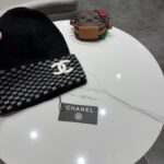 Chanel香奈儿秋冬款饥饿新款猫耳朵毛线帽, 百分百羊毛面料🐑 - Image 4