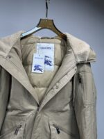 #qiu 🐉🐉 、 BBR Burberry FW2025 Autumn/Winter New Down Jacket. The cabinet is on sale and difficult to find. Using customized windproof and rainproof fabric, wrinkle resistant and stylish, soft and skin friendly, with extremely high comfort for the upper body; Extremely high recognition; Suitable for concave various shapes; Filled with 90% velvet, it is soft, warm, and fluffy, giving the upper body a stylish look; A down jacket suitable for various occasions.Size: M-3XL (AY)Size: Shoulder width cm Chest circumference cm Clothing length cm Sleeve length cmManual measurement with 1-2cm error is normal (chest circumference ± 4cm per yard, other parts ± 1cm) - Image 11