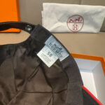 配盒子布袋，HERMÈS (爱马仕)原单棒球帽，经典H， 正品开模订制，原版透气帆布面料+头层牛皮，原厂精钢调节扣，做工细致，时尚帅气质量超赞！ - Image 8