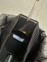 PRADA 2025 new down jacket, original version customized development hardware accessories, all details are fully handled in place! The upper body effect of the design is amazing! Versatile, fashionable and handsome! The original memory silk fabric at the counter has a stylish texture, providing warmth and rejecting bloating! The upper body is amazing. Size: M-3XL - Image 3
