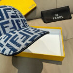 New shipment!Comes with box bag, Fendi's new original baseball cap, double F-jacquard, a perennial hot selling item at the counter, with excellent reputation. Customized 1:1 mold, original jacquard sail fabric+top layer cowhide, lightweight and breathable! Excellent quality, basic head circumference of 56, adjustable patch. - Image 6