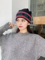 Comes with dust bagGUCCI Original Single Hat Official Website New Product Launch with Decorative Knitted Hat, Love [Love] Wool and Cashmere Double layer Hat 😱😘 Warm and stylish, simple and elegant, more fashionable and high-end!
