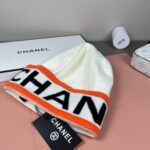💰Chanel官网品质香奈儿秋冬网红时尚博主推荐款针织帽，藏着不动声色的高级感，每一处线条都透着利落大方，简约而不简单，大方且不失格调，处处细节都彰显着高端品味，时尚感在克制中愈发耐人寻味。 - Image 3