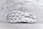 纯原级别 HOKA ONE ONE Clifton 克里夫顿9代专业性能减震公路跑步鞋 轻盈透气的针织网面和纱线的使用让鞋面更挺拔 增强鞋面的强度和支撑性能 搭配柔软的鞋舌 让双脚在舒适包裹中跑的更加畅快 全新泡棉中底 柔软的同时增强回弹性能 为不同跑者提供更平稳流畅的脚感 带来全面的缓冲保护 根据人体工程学设计的延长拉襟 后跟处弹软的海绵填充舒适固定 避免掉跟和摩擦 相比上一代光滑的内衬 Clifton 9的内衬增强了摩擦力 避免双脚在鞋内滑动 SIZE：36 36.5 37.5 38 38.5 39 40 40.5 41 42 42.5 43 44 44.5 45 - Image 6