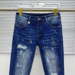 【Gucci Jeans | Classic Denim, Engraved with Luxury DNA】 When street style meets haute couture, a pair of jeans can become a badge of status.
Deconstructing the language of denim with centuries-old craftsmanship, we infuse every inch of fabric with a modern attitude and luxurious details, making everyday wear a silent declaration of taste.
✨ A pair of jeans is an attitude, and even more so, a legacy.
It's not just a wardrobe essential, but also an interpretation of the brand's spirit—
"From suitcases to jeans, we have always defined the boundaries of luxury with the ultimate craftsmanship."
Sizes: 28-42 - Image 3