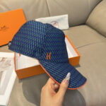配盒子布袋，HERMÈS (爱马仕)原单棒球帽，经典H， 正品开模订制，原版透气帆布面料+头层牛皮，原厂精钢调节扣，做工细致，时尚帅气质量超赞！ - Image 4