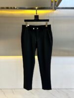 Dior and SS's new autumn and winter men's business thick casual pants are platinum level perfect appearance, directly entering the counter. They are a rare item in the industry in recent years, made of micro elastic fabric. The quality, craftsmanship, fabric, and accessories subvert imagination, and the details are exquisite. Customized original elastic cotton fabric! Creating a rebellious and tough personality color, the unique logo adds a lot of points, clever and exquisite, and the cutting and design continue the modern simplicity and efficiency of Italian style, bringing the tone of fashion aesthetics to the extreme. 29-38 None 35, 37 (please indicate waist circumference when placing an order)