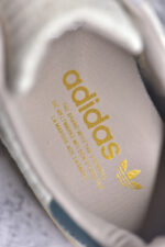 ▪细节鉴定
Adidas Originals Gazelle Indoor JR3837 三叶草复古休闲防滑耐磨低帮板鞋 - Image 6