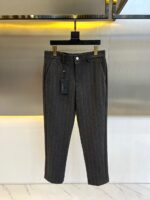 Vers Versace and SS Autumn/Winter New Men's Business Plush Thick Casual Pants, Platinum level Perfect Appearance, Directly Entering the Counter Nature, Extremely Unbeatable Micro Elastic Fabric Casual Pants, is a rare item in the industry in recent years. The quality, craftsmanship, fabric, and accessories subvert imagination, and the details are exquisite and exquisite. Customized original elastic cotton fabric! Creating a rebellious and tough personality color, the unique logo adds a lot of points, clever and exquisite, and the cutting and design continue the modern simplicity and efficiency of Italian style, bringing the tone of fashion aesthetics to the extreme. 29-38 None 35.37 (please indicate waist circumference when placing an order)