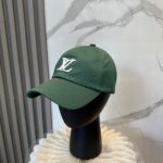 路易威登棒球帽LouisVuitton👒😍新款LV棒球帽，重工打造♥完美刺绣，高端大气，百搭款🤗男女通用！