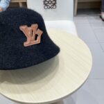 Dior新款爆款兔毛桶帽
遮脸帽 出街必备款！ - Image 3