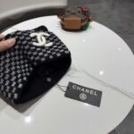 Chanel香奈儿秋冬款饥饿新款猫耳朵毛线帽, 百分百羊毛面料🐑 - Image 9