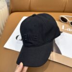 配防尘袋
👒罗意威👒LOEWE新款原版原标设计棒球帽🧢质感超好，外部线条定位标准，做工精细，简约大气低价走量！ - Image 2