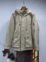 #qiu 🐉🐉 、 BBR Burberry FW2025 Autumn/Winter New Down Jacket. The cabinet is on sale and difficult to find. Using customized windproof and rainproof fabric, wrinkle resistant and stylish, soft and skin friendly, with extremely high comfort for the upper body; Extremely high recognition; Suitable for concave various shapes; Filled with 90% velvet, it is soft, warm, and fluffy, giving the upper body a stylish look; A down jacket suitable for various occasions.Size: M-3XL (AY)Size: Shoulder width cm Chest circumference cm Clothing length cm Sleeve length cmManual measurement with 1-2cm error is normal (chest circumference ± 4cm per yard, other parts ± 1cm)
