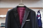 Dior -25SS autumn and winter new suit suit suit 🫑🫑 Two piece trendy and fashionable suit, a must-have item for business elite wardrobes, men's formal wear, fashionable and trendy wear, brand classic logo logo logo super generous, classic styles will be released every quarter! Wearing the pattern is really great, strongly recommended!Sharp and ergonomic tailoring, with a tall and handsome upper body, simple and elegant. Comfortable and slim fit, showcasing a gentlemanly demeanor at a glance. Made from carefully selected suit fabrics, including 20% wool, 18% viscose, 58% polyester, and 4% spandex, the fabric feels soft and delicate, with good luster and elasticity. The waist is made of sheepskin and leather, and is adorned with Louis Vuitton's soul logo embossed with letters! The silhouette and waist cinching add more comfort to the dressing of stylish men, making them look slim yet handsome!Used for making high-end professional and business formal suits, renowned worldwide for its classic and solemn design style. A high-end business casual suit set that requires high craftsmanship, takes a long time to make, and can be worn all year round!The fabric is flat, with a smooth and full texture, and a firm appearance. It is made of high-quality cotton wool material, and the quality of the material is visible when tied tightly.Regarding details: The high-end suit is cut with a modern feel, combining traditional cutting art with modern production techniques. It adopts fully imported automatic cutting pieces, with almost zero error in each piece of fabric, and then hand sewn by top tailors to ensure the fit and beauty of every part. The front two layers are saved, and according to the principles of ergonomics, it is slim fitting but not tight fitting. The elastic of the cow tendons on both sides of the waistband of the trousers can be adjusted! Not wearing tight waists!Classic collar design, classic style without conservatism, simple and elegant. The lining of the collar is made of pure handmade tribute needles, and we insist on hand sewing handicrafts, all of which are from the hands of experienced craftsmen. The quotation is based on the labor and time consumption per meter, and each stitch is rigorous and excellent, without any burrs or stitches on both sides. Handcrafted sleeves, hand nail buckles, hand calibration, and handmade threading can be seen everywhere, delicate and smooth, effectively reducing static electricity in autumn and winter, creating a high sense of unity on the surface and inside. It is worth buying for any man, as it can boost your face in various formal occasions!Color: Black【 Size 】: 46-56 - Image 4