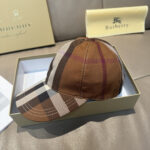 New shipmentComes with a box bag and Burberry original baseball cap, a hot selling item at the counter. Classic plaid, 1:1 custom mold, canvas fabric, pure cotton lining, lightweight and breathable. Perfect design, precise and accurate grid alignment, top layer cowhide leather adjustment buckle, original factory quality, exclusive physical shooting, suitable for both men and women. - Image 2