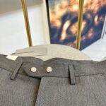 Dior and SS's new autumn and winter men's business plus velvet thick casual pants are platinum level perfect appearance, directly entering the counter nature. This is an extremely impressive micro elastic fabric casual pants, which is a rare item in the industry in recent years. The quality, craftsmanship, fabric, and accessories subvert imagination, and the details are quite exquisite and refined. Customized original elastic cotton fabric! Creating a rebellious and tough personality color, the unique logo adds a lot of points, clever and exquisite, and the cutting and design continue the modern simplicity and efficiency of Italian style, bringing the tone of fashion aesthetics to the extreme. 29-38 None 35, 37 (please indicate waist circumference when placing an order) - Image 3