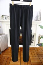 🔥 Jenny */Zhe * naAutumn New Arrivals 📸 Casual and fashionable original suit set, with the brand's classic logo mark 👍🏻 Super generous, with lining design emphasizing perfect lines, perfectly blending the low-key and melancholic temperament of England with the exquisite and noble French style. A sleek and ergonomic cut, with a tall and handsome upper body, comfortable and slim fit, showcasing a gentlemanly demeanor. Selected suit fabric, with a soft and delicate touch, good luster and elasticity. Paired with this suit set, it is a great choice for stylish men. The silhouette and waist cinching cut add more comfort to their attire, making them look slim yet handsome! A must-have for trendy men! Counter size: S-XXL, shipped next day! - Image 5