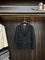 main recommendation 🌹  BC 2025ss early autumn new release ❤️ ‍ 🔥 BC suit jacket jacket, a popular autumn suit jacket jacket, with a classic logo embroidered on the chest in a single west style. Wearing it is a comfortable, relaxed, and slimming presence, lazy and casual. Combined with a clean and simple color scheme, it is particularly durable and suitable for daily wear~Introducing sporty items adorned with vibrant prints!Size: M-3XL with complete three sizes available for next day shipmentColor: Black KhakiH2025 new model launched