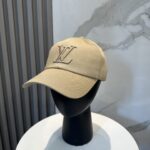 路易威登棒球帽LouisVuitton👒😍新款LV棒球帽，重工打造♥完美刺绣，高端大气，百搭款🤗男女通用！