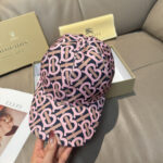Comes with box and bag, Burberry's latest baseball cap, genuine custom made, brand new TB pattern, original printed fabric, meticulously crafted and flawless, original factory quality, exclusive physical shooting, easy to assemble! - Image 4