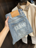 【Armani Jeans | Classic Denim, Embossed with Luxury DNA】 When streetwear meets haute couture, a pair of jeans can become a badge of status.
Deconstructing the language of denim with centuries-old craftsmanship, we infuse every inch of fabric with a modern attitude and luxurious details, making everyday wear a silent declaration of taste.
✨ A pair of jeans is an attitude, and even more so, a legacy.
It's not just a wardrobe essential, but also an interpretation of the brand's spirit—
"From suitcases to jeans, we have always defined the boundaries of luxury with the ultimate craftsmanship."
Sizes: 28-42