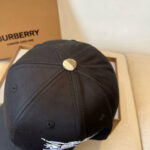 Burberry's new early spring baseball cap, simple yet fashionable, suitable for both men and women! High quality products, enjoy a sense of premium quality! - Image 4