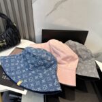 LV路易威登官网同步高版本 新款牛仔渔夫帽
火爆技术升级，洗水牛仔风街头风十足
更符合现在时尚小哥哥小姐姐的style，机场街拍超飒！ - Image 9