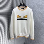 P 180 💐  Fen's 2025 autumn/winter wool blended round neck knitted sweater is made of imported custom yarn, providing comfortable and warm upper body. It is available for sale at the counter simultaneously. All three standards are complete.Size: M-3XL