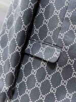 GUCCI 2025ss Spring and Autumn new suit, high-end version! Customized fabrics for counters have high breathability and comfort, impeccable details, and brand element design concepts, reflecting high quality. Delicate and soft to the touch! Presenting casual tailoring, the upper body design is superb! Size range: 48-58 - Image 6
