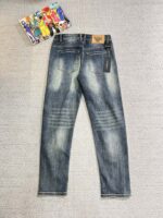 【Armani Jeans | Classic Denim, Embossed with Luxury DNA】 When streetwear meets haute couture, a pair of jeans can become a badge of status.
Deconstructing the language of denim with centuries-old craftsmanship, we infuse every inch of fabric with a modern attitude and luxurious details, making everyday wear a silent declaration of taste.
✨ A pair of jeans is an attitude, and even more so, a legacy.
It's not just a wardrobe essential, but also an interpretation of the brand's spirit—
"From suitcases to jeans, we have always defined the boundaries of luxury with the ultimate craftsmanship."
Sizes: 28-42 - Image 8