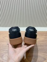 男码加10  Fendi芬迪板鞋首款大头运动鞋~~fendi match篮球运动鞋，最新元素注入加FF复古的设计，超经典百搭系列……
鞋面采用牛皮和牛猄拼接组合，侧面凸起的双F logo，内里采用毛巾布里，TPU发泡组合双色大底不一般的舒适！情侣款35-44 - Image 8